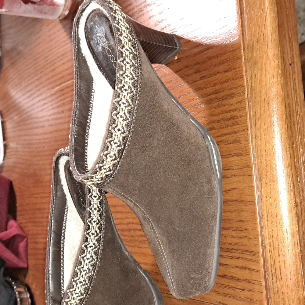 Size 9B Aerosoles dark brown suede clogs - Picture 5 of 8